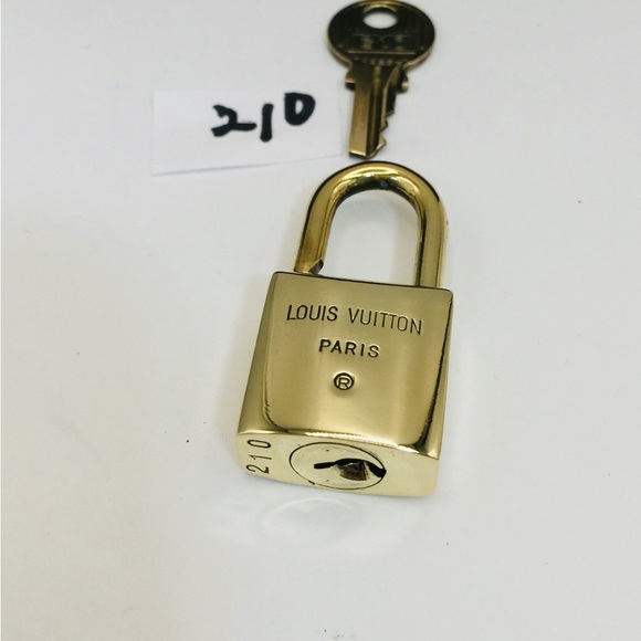 Authentic Louis Vuitton padlock/ lock and key set 210/ lockset/ vi… - Picture 5 of 7